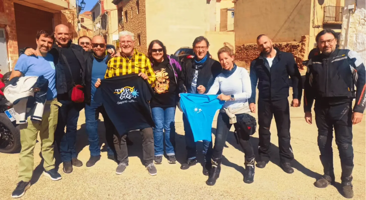 Ruta en moto por montañas y lagos en los alrededores de Valencia